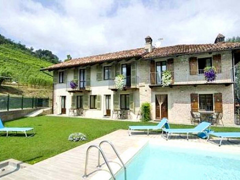 Location de charme Italie, Piémont avec piscine - Sul Bric dei Capalot