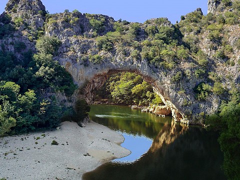 Grand gîtes sud Ardèche, 8 à15 personnes, proche Vallon Pont d'Arc