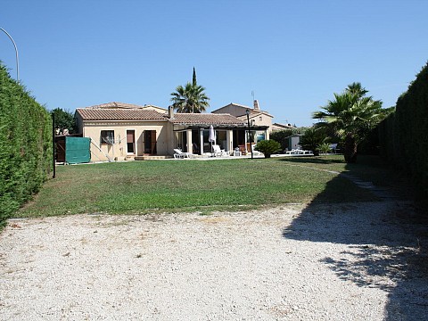 Villa dans le var sur Hyères avec grand jardin et une piscine