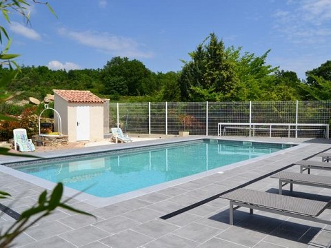Gîte rural 2 personnes avec piscine et aire de jeux, dans le Gard