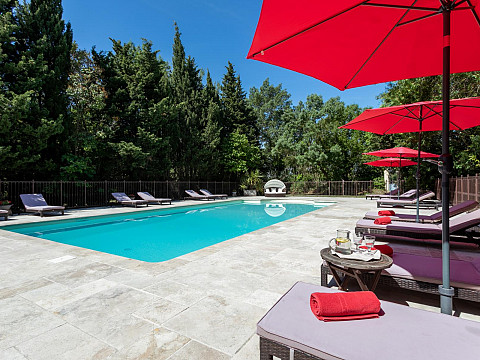Superbe Mas climatisé - piscine partagée - Grans en Provence (13)