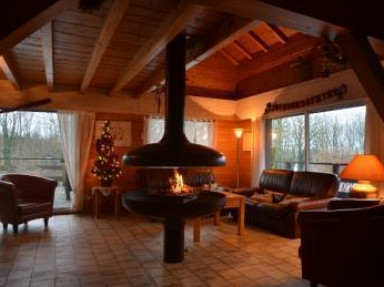 Chalets 5*, sauna Lac de Chalain, Jura, Fr Comté, 85 km Nord Genève