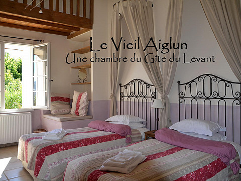 Gîte de charme en Haute Provence - Vue panoramique et grande piscine