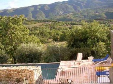 Les Laurons - Gites en Luberon, Vaucluse à Caseneuve à 10 km d'Apt