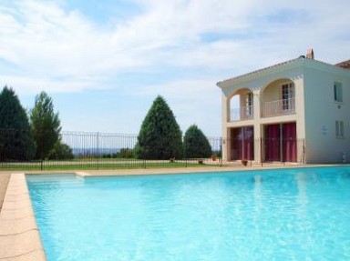 Gîte dans l'Aude à Airoux, Languedoc, face à la chaîne des Pyrénées