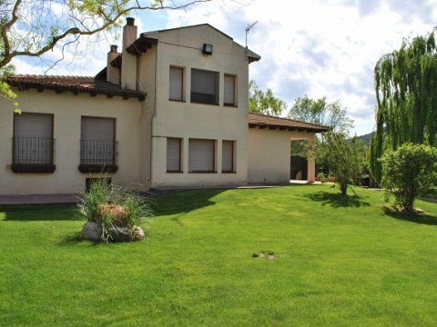 Location Tura à Ayerbe, Huesca, Aragon - Jardin 3000 m² avec piscine