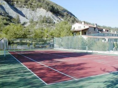 Haute Provence, Résidence Les Cognas (7 gîtes) avec piscine et tennis