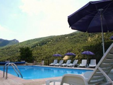 Haute Provence, Résidence Les Cognas (7 gîtes) avec piscine et tennis