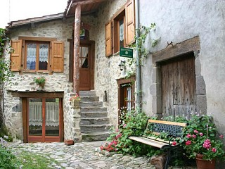 locations vacances Bed and breakfast Haute-Loire Countryside à LAVOUTE-CHILHAC