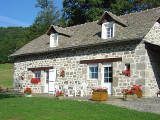 locations vacances Cottage Cantal Mountain à RAULHAC
