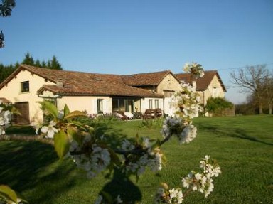 Gîtes ruraux, pêche piscine au cœur du Gers à La Romieu