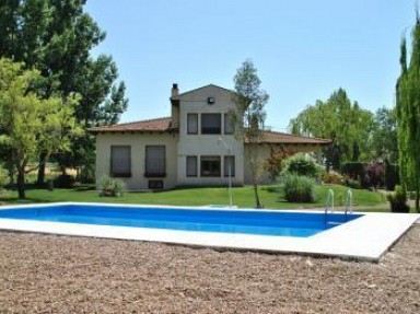 Location Tura à Ayerbe, Huesca, Aragon - Jardin 3000 m² avec piscine