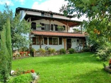 Gîte Casa rural Gurutze à Etxalar, Navarre, à 20 km de Saint Sébastien