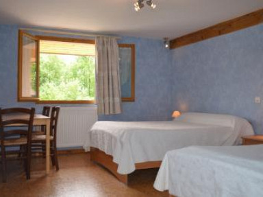 Auberge du Tilleul - Charézier au cœur de la région lacs et cascades