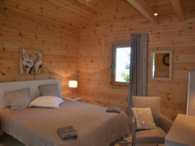 Chalets 5*, sauna Lac de Chalain, Jura, Fr Comté, 85 km Nord Genève