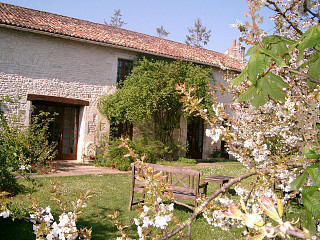 locations vacances Bed and breakfast Vienne Countryside à AVANTON