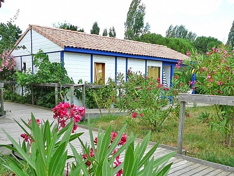 Chalet Carcassonne piscine Gît'Ostal le Village Pour Tous 2 étoiles