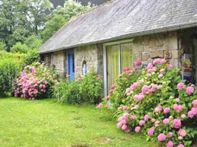 Gîte de charme près du canal d'Ille et Rance, calme et fleuri