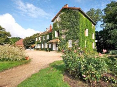 Manoir à Pierrefitte sur Loire au calme, chambre d'hôtes dans l'Allier