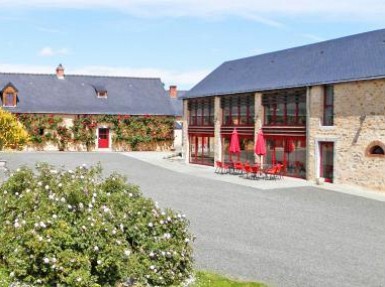 Gite de groupe avec piscine d'intérieur, Mayenne