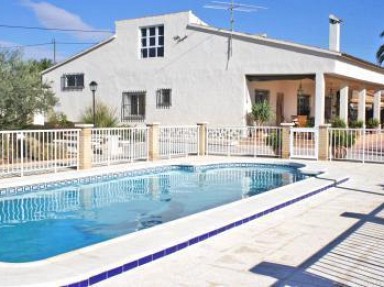 Villa Angeles à Alicante, Espagne - WiFi, piscine privée à Crevillent