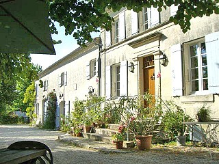 locations vacances Bed and breakfast Charente-Maritime Countryside à SAINT-GEORGES-DES-COTEAUX