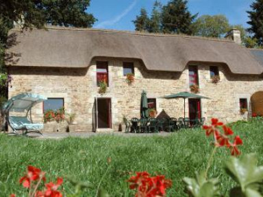 5 gîtes piscine chauffée et couverte à Baud -salle 50 places- Morbihan