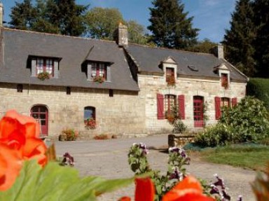 5 gîtes piscine chauffée et couverte à Baud -salle 50 places- Morbihan