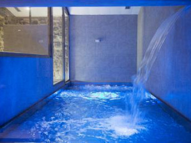 Vacances rurales Catalogne à Girona, chambres avec piscine et jacuzzi