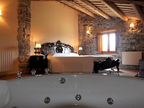 Vacances rurales Catalogne à Girona, chambres avec piscine et jacuzzi