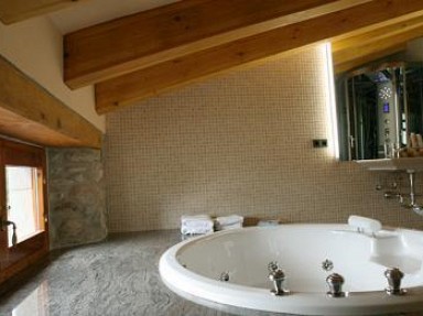 Vacances rurales Catalogne à Girona, chambres avec piscine et jacuzzi