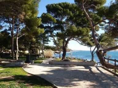 *** Beau T2 à 500 m de la plage, vue mer, entre Toulon et Hyères - Var