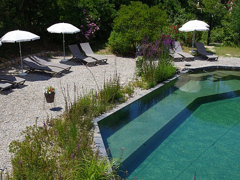 Gîte 2 pers. avec piscine naturelle dans le golfe de St-Tropez