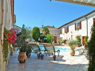 locations vacances Bed and breakfast Charente Countryside à MANSLE