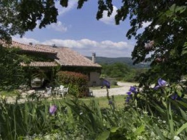 4 gîtes de 6 à 15 pers. piscine Campagne ardéchoise à 20 km de Valence