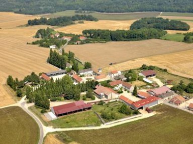 Gîte de 1 à 35 personnes : Paris 70 km, Disney 40 km, Reims 80 km