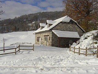 locations vacances Cottage Cantal Mountain à RAULHAC