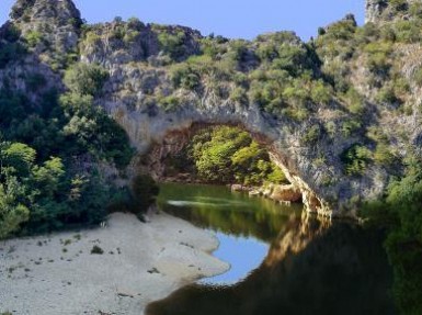 Grand gîtes sud Ardèche, 8 à15 personnes, proche Vallon Pont d'Arc