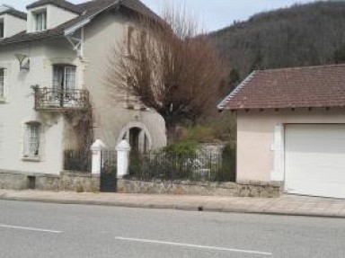 Gîte T3 Ax les Thermes Ariège dans Villa Coecilia avec jardin - Ariège