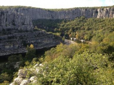 Roulottes et Cabanes de Saint Cerice en Ardèche du Sud et SPA privatif