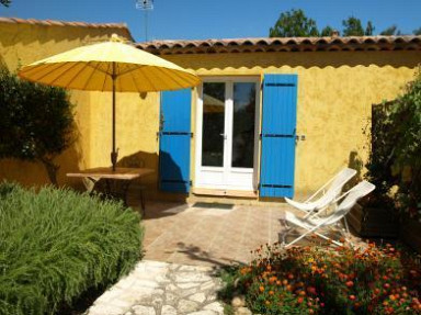 Villa à Montauroux au calme 2-6 pers 3 ch piscine terrain  5000m² clos