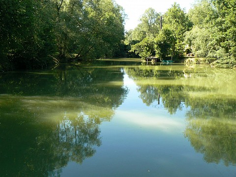 La Maison de l'Etang -Gite face à l'étang privé de la propriété, Meuse