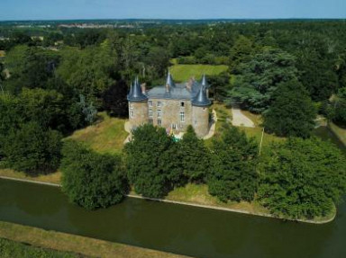 Le Château de la Frogerie, proche du Puy du Fou et du Parc Oriental