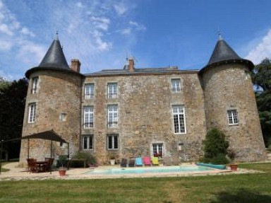 Le Château de la Frogerie, proche du Puy du Fou et du Parc Oriental
