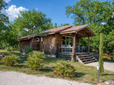 Chalet avec piscine chauffée Dordogne Périgord proche Sarlat