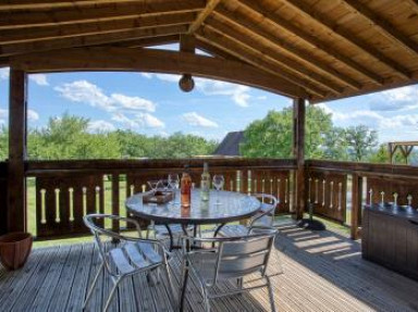 Chalet avec piscine chauffée Dordogne Périgord proche Sarlat