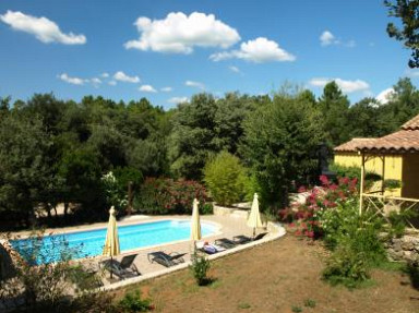 Villa à Montauroux au calme 2-6 pers 3 ch piscine terrain  5000m² clos