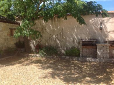 Les Cigales gites et studios en Ardeche avec piscine partagée