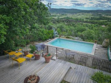 Le Petit Mas à Saint Cerice, belle chambre d'hôtes avec piscine, Vogüé