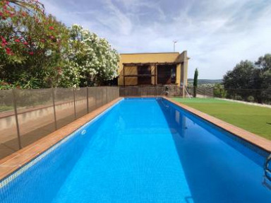 Gite rural isolé dans une propriété privée clôturée et piscine privée